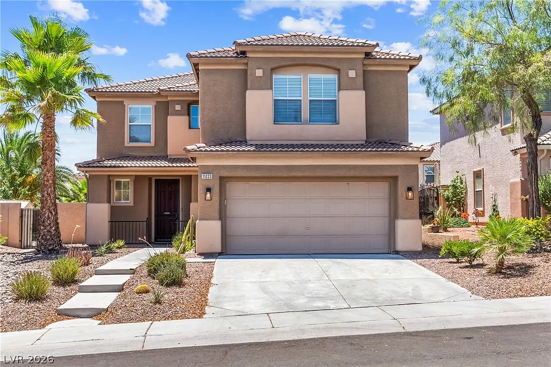 3 bed, 3.0 bath, 2053 sqft, $3,295 — Photo 3