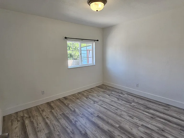 607 S H St — Photo 14