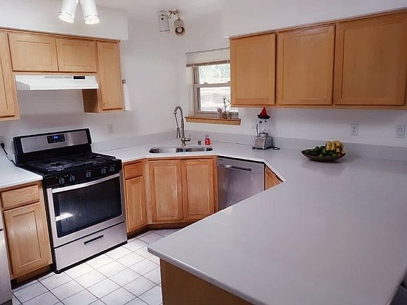 3rd image of 218 Skyland Blvd