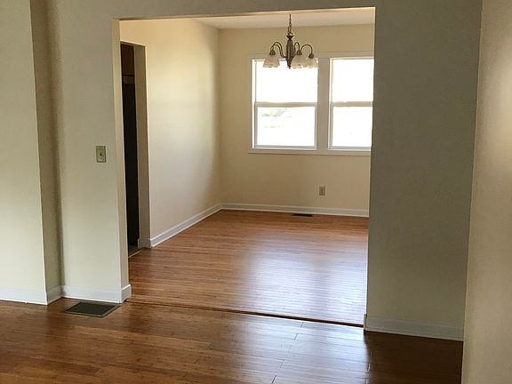 4th image of 22 Lincoln Ave
