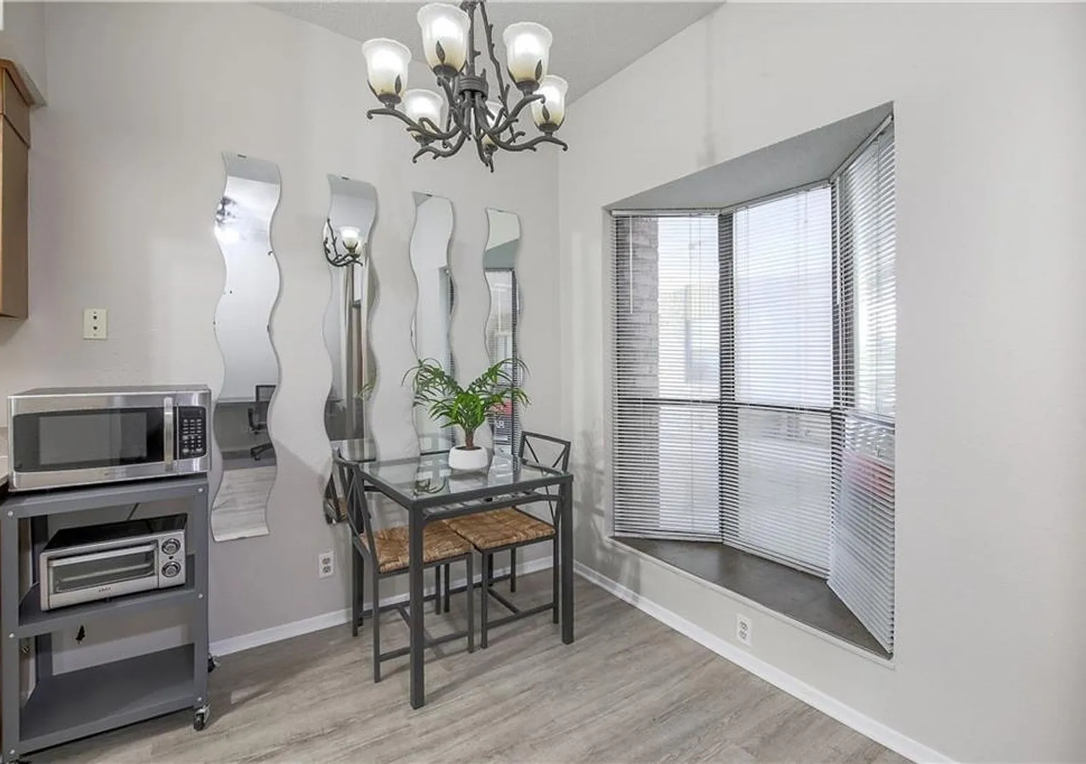 Furnished 1x1 North Campus Apartment on Guad — Photo 3