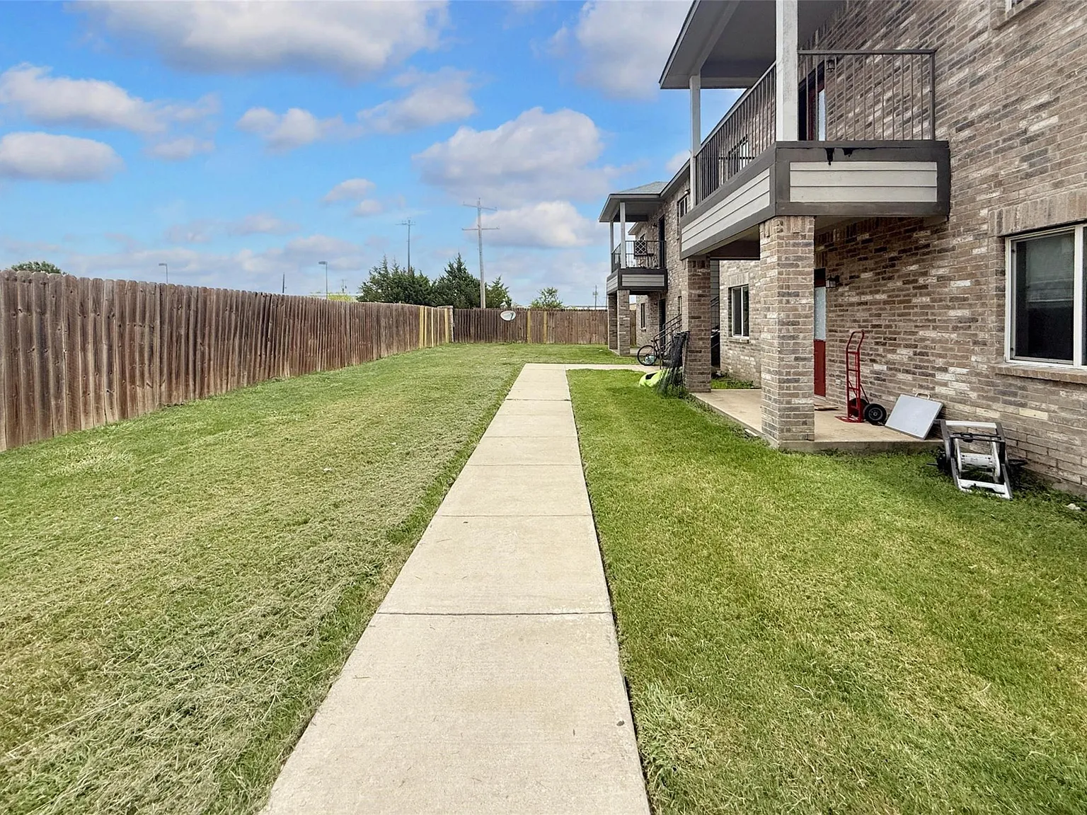 3 bed, 1295 sqft, $1,495 — Photo 3