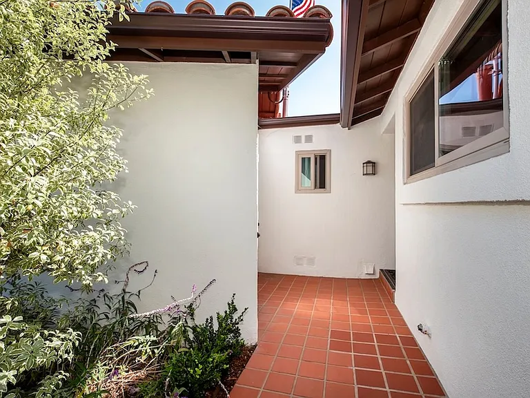 Terni Lane - 772 — Photo 13