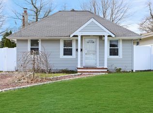 413 Myrtle Ave, West Islip, NY 11795