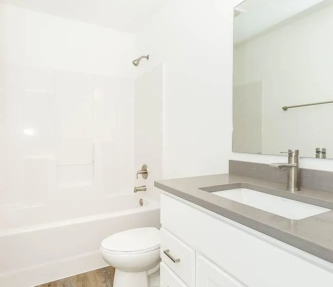 824 Cathy Dr W — Photo 9