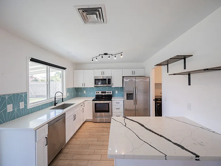 2519 W Vineyard Rd — Photo 10