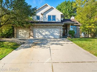 644 Hillside Dr, Corunna, MI
