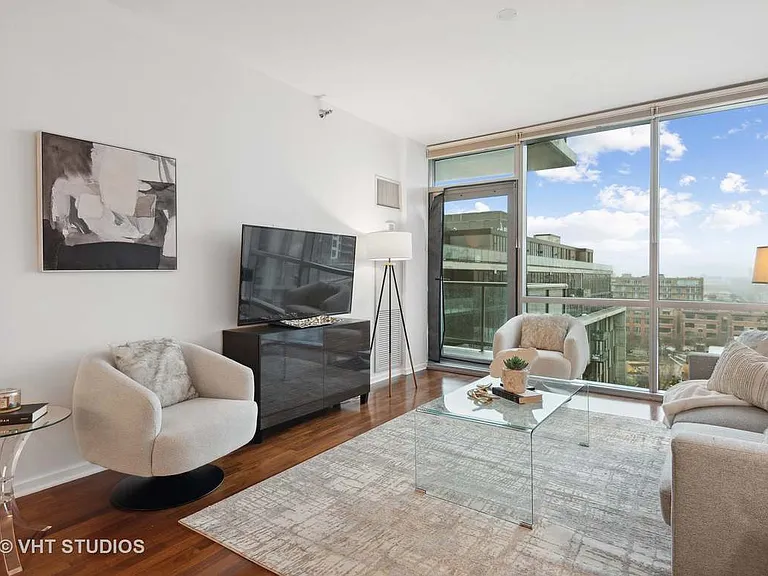 123 S Green St #1009B — Photo 7