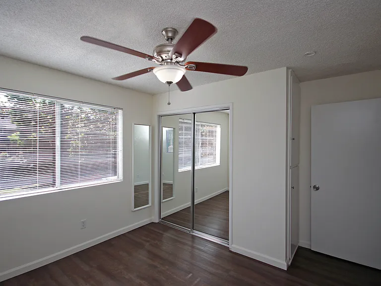 896 Magnolia Ave #4 — Photo 13