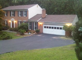 11909 Saint Helena Dr, Oakton, VA 22124
