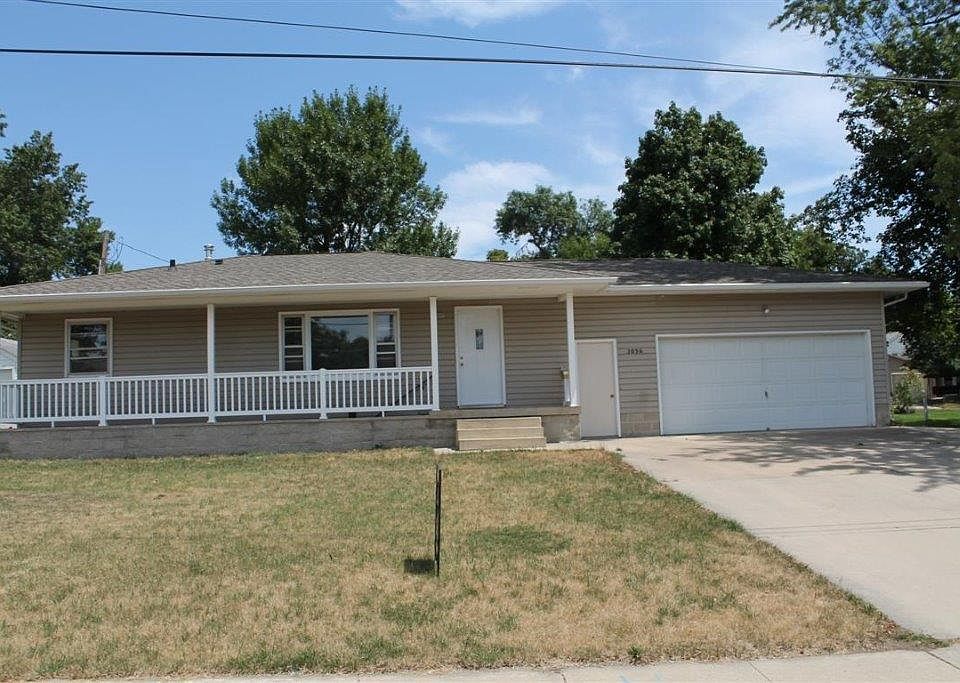 2036 Waterloo Rd, Cedar Falls, IA 50613 Zillow