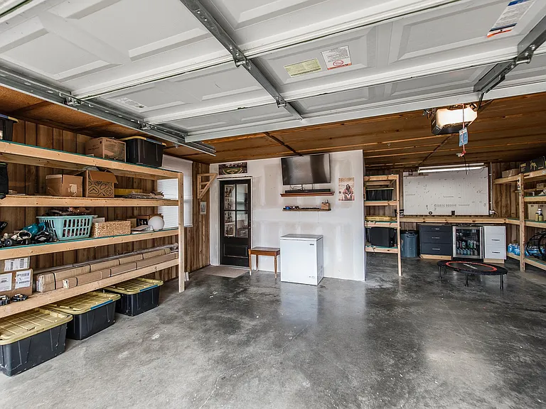 1003 Woods Lake Dr — Photo 51