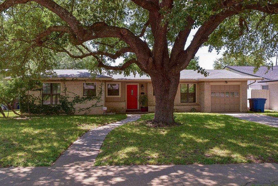 1st image of 426 Shannon Lee St