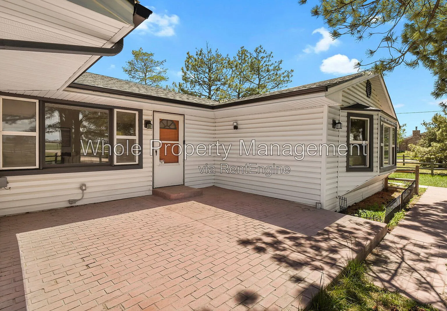 3 bed, 2.0 bath, 2088 sqft, $3,900 — Photo 2