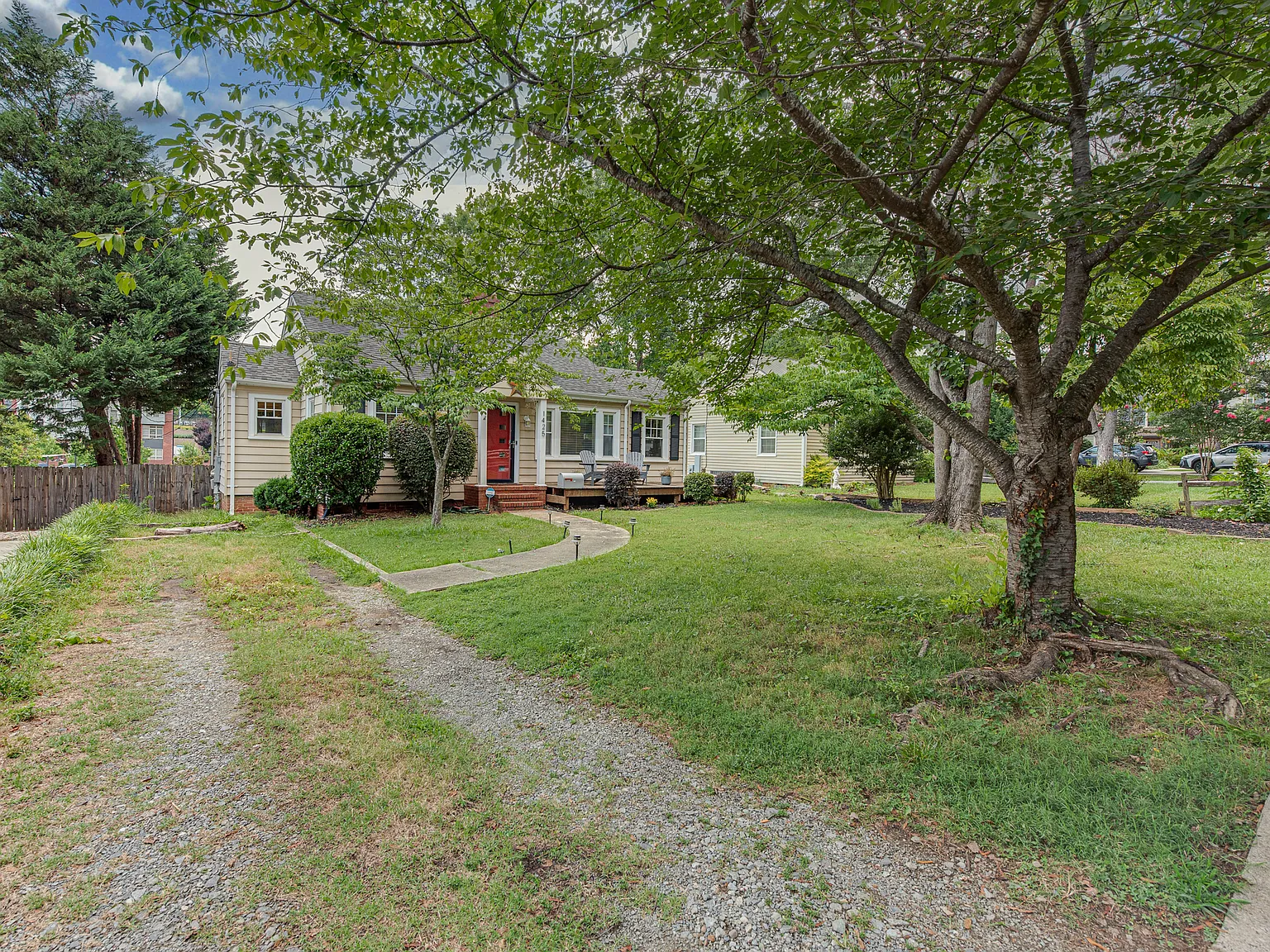 1425 Lyon Ct — Photo 2