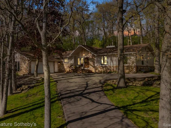 6692 Balmoral Ter, Clarkston, MI 48346