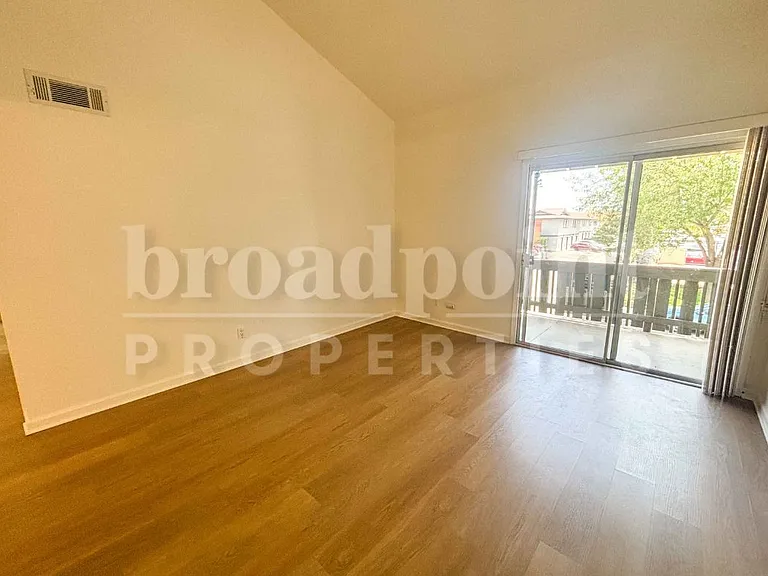 2536 White Oak Pl #2 — Photo 1