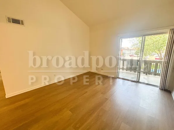 2536 White Oak Pl Unit 2, Escondido, CA 92027