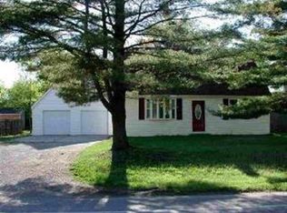 7237 Douglas Rd, Lambertville, MI 48144