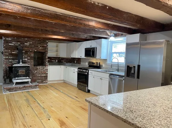 33 Church St, Belmont, NH 03220