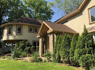 6 University Pl, Great Neck, NY 11020