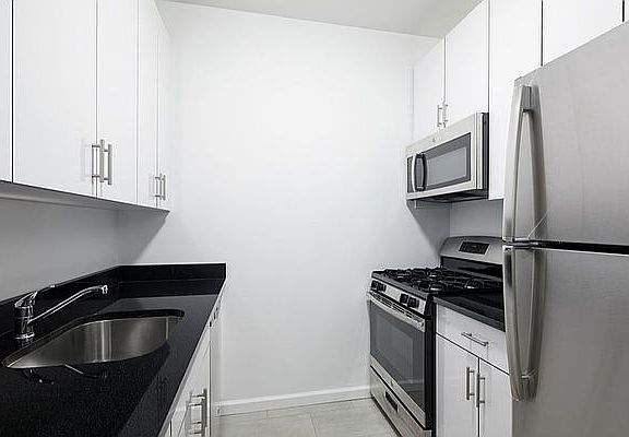 2nd image of 75 West St APT 5g