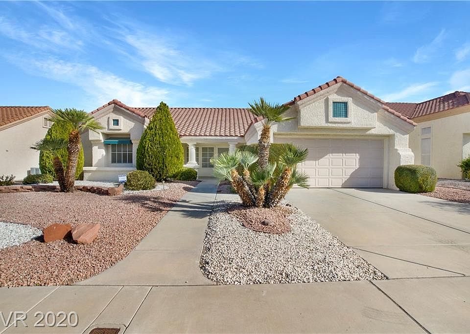 1st image of 2516 Desert Butte Dr