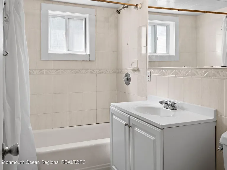 988 Woodgate Ave — Photo 10