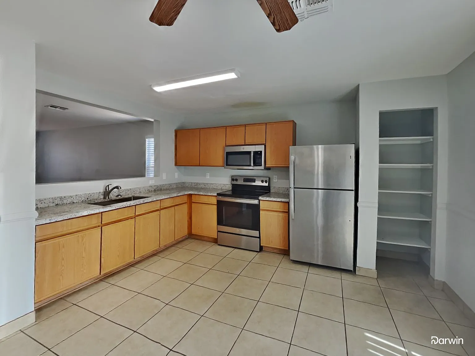 3 bed, 2.0 bath, 1305 sqft, $1,470 — Photo 3