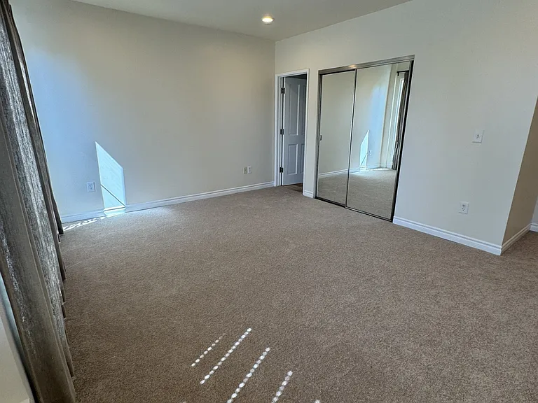 2301 Roscomare — Photo 25