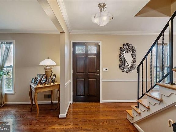4th image of 1906 Leo Ln