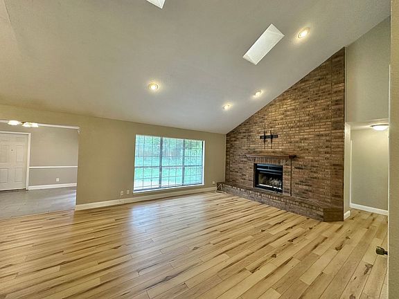 2nd image of 1818 Diana Ln