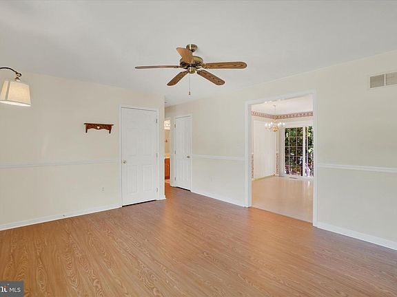 3rd image of 3043 Wertz Ave