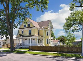 906 Adams St, La Crosse, WI 54601