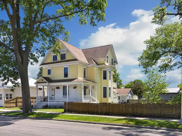 906 Adams STREET, La Crosse, WI 54601