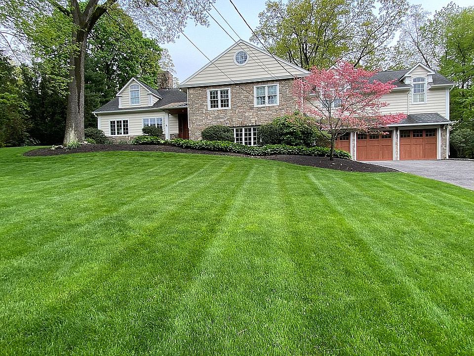 1st image of 4 Rock Hill Ln