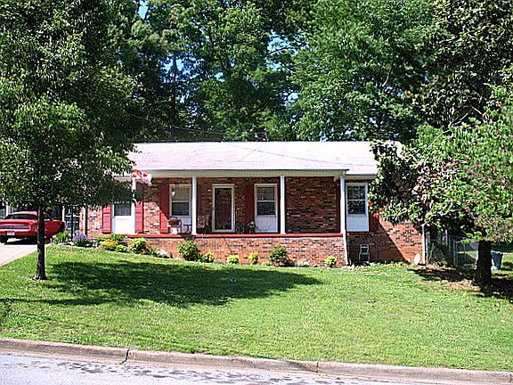 2nd image of 121 Elon Pl