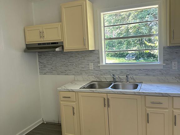 2nd image of 4250 Sunset Dr