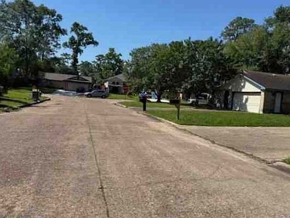Exterior Neighborhood (street photo)