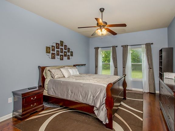 3rd image of 1507 S Sanctuary Ave