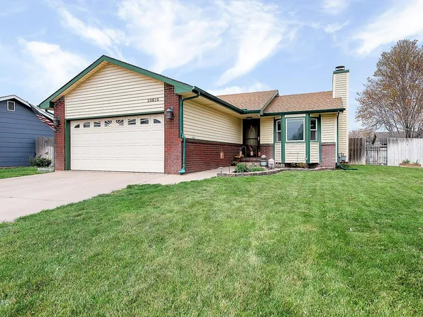 10810 W Blake Cir, Wichita, KS 67209