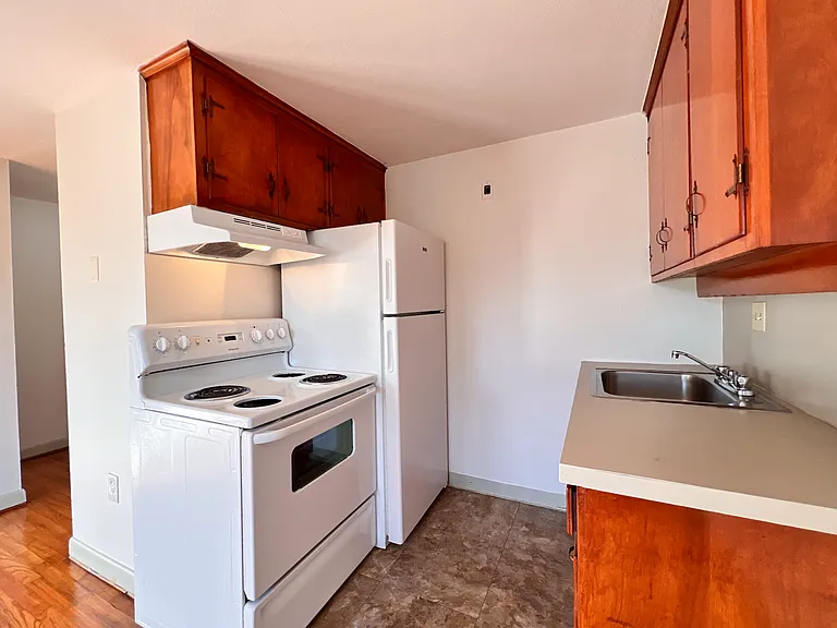 180 Bond St / Theo Investments LLC — Photo 14