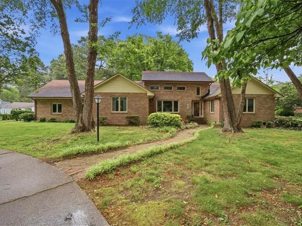 5204 Lake Shores Rd, Virginia Beach, VA 23455
