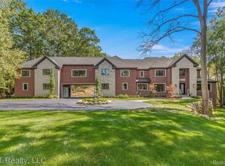 5029 Forest Valley Dr, Independence, MI 48348