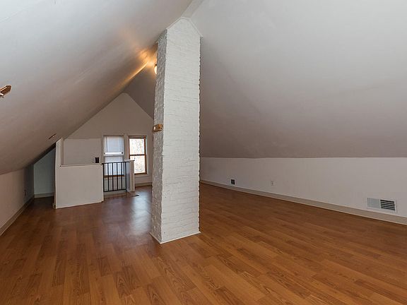 4th image of 1113 E Wright St #1115