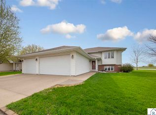 2101 Red Tail Ln, North Mankato, MN 56003