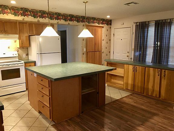 5th image of 207 W Waterman Ave