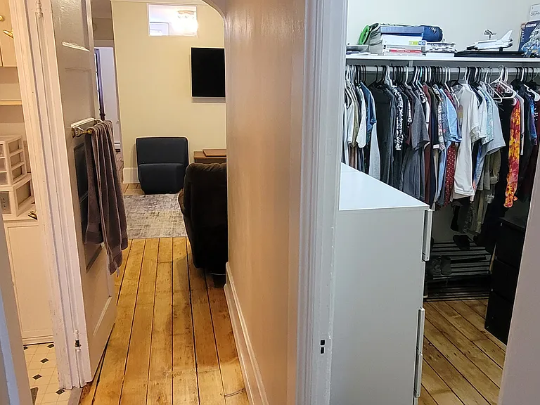 1035 E Brady St — Photo 14