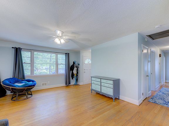 4th image of 3944 Hickory St