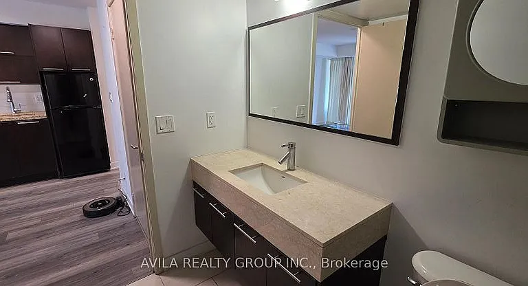 126 Simcoe St #301 — Photo 32